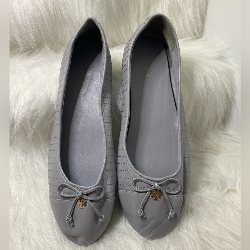 Authentic NWOB Tory Burch Women's Cap Toe Quilted Ballet Bay Gray Size 8.5